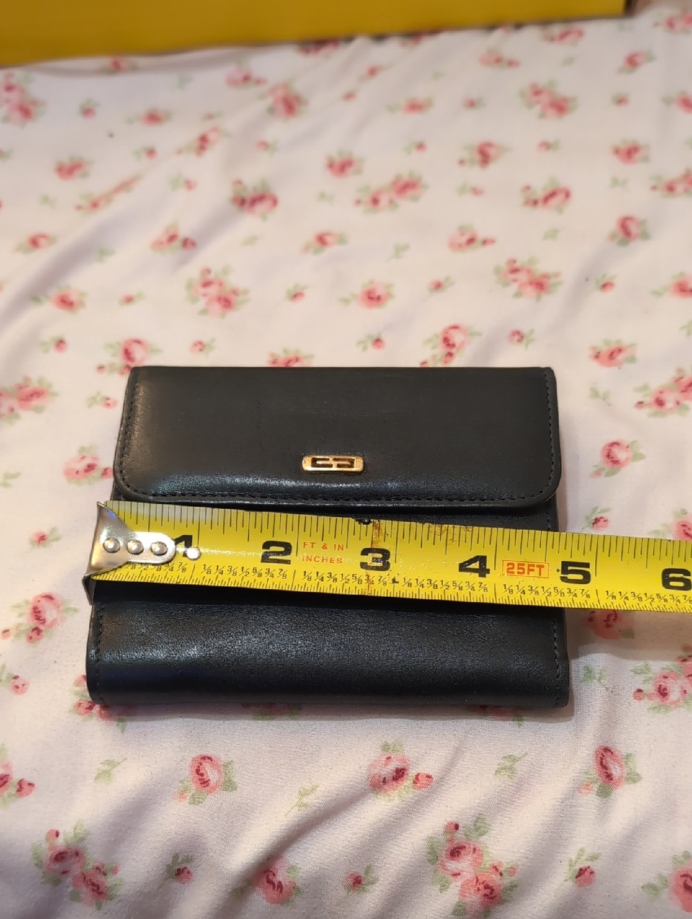 Vintage Gary's Black Leather Women's Wallet with Gold Accent
